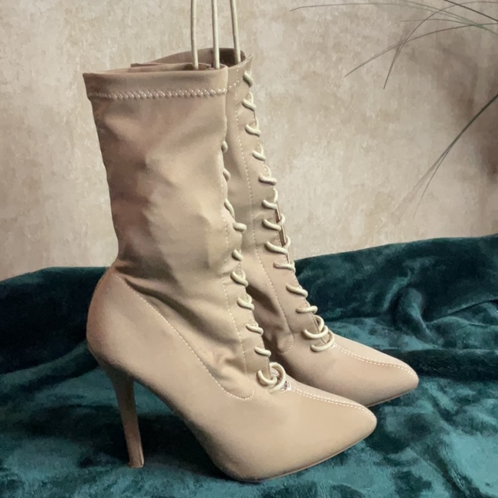 Tan laced boots PLT
